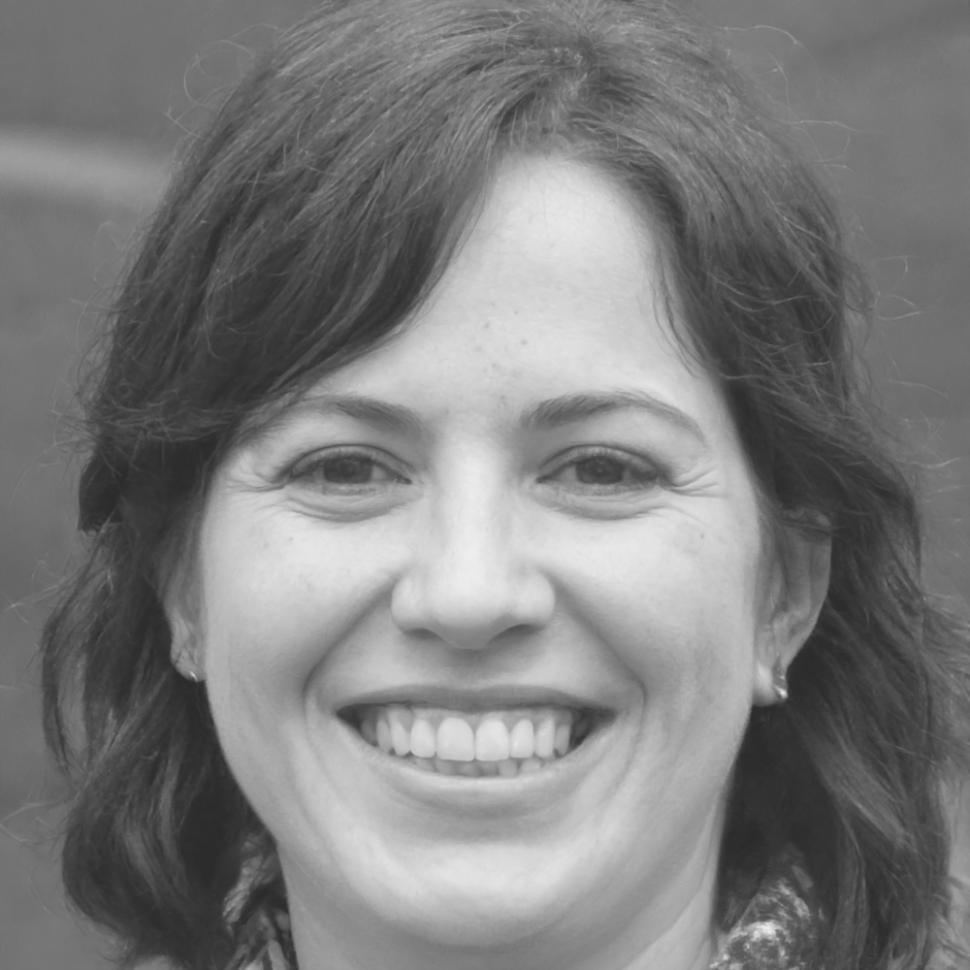 María Carmen Rodríguez, graduada exitosa del programa de análisis financiero